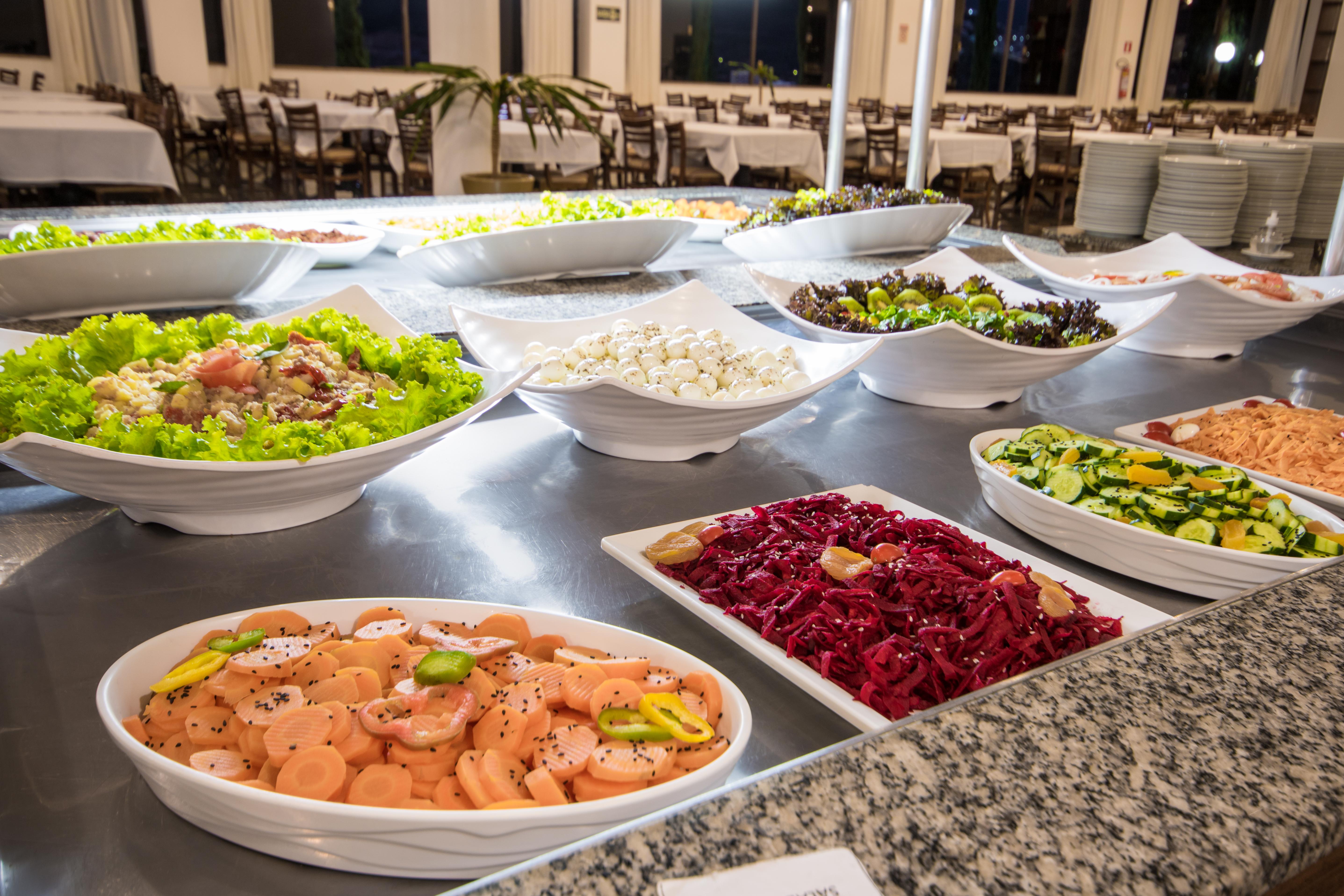 Hotel Golden Park All Inclusive Pocos De Caldas By Nacional Inn Eksteriør billede A salad bar