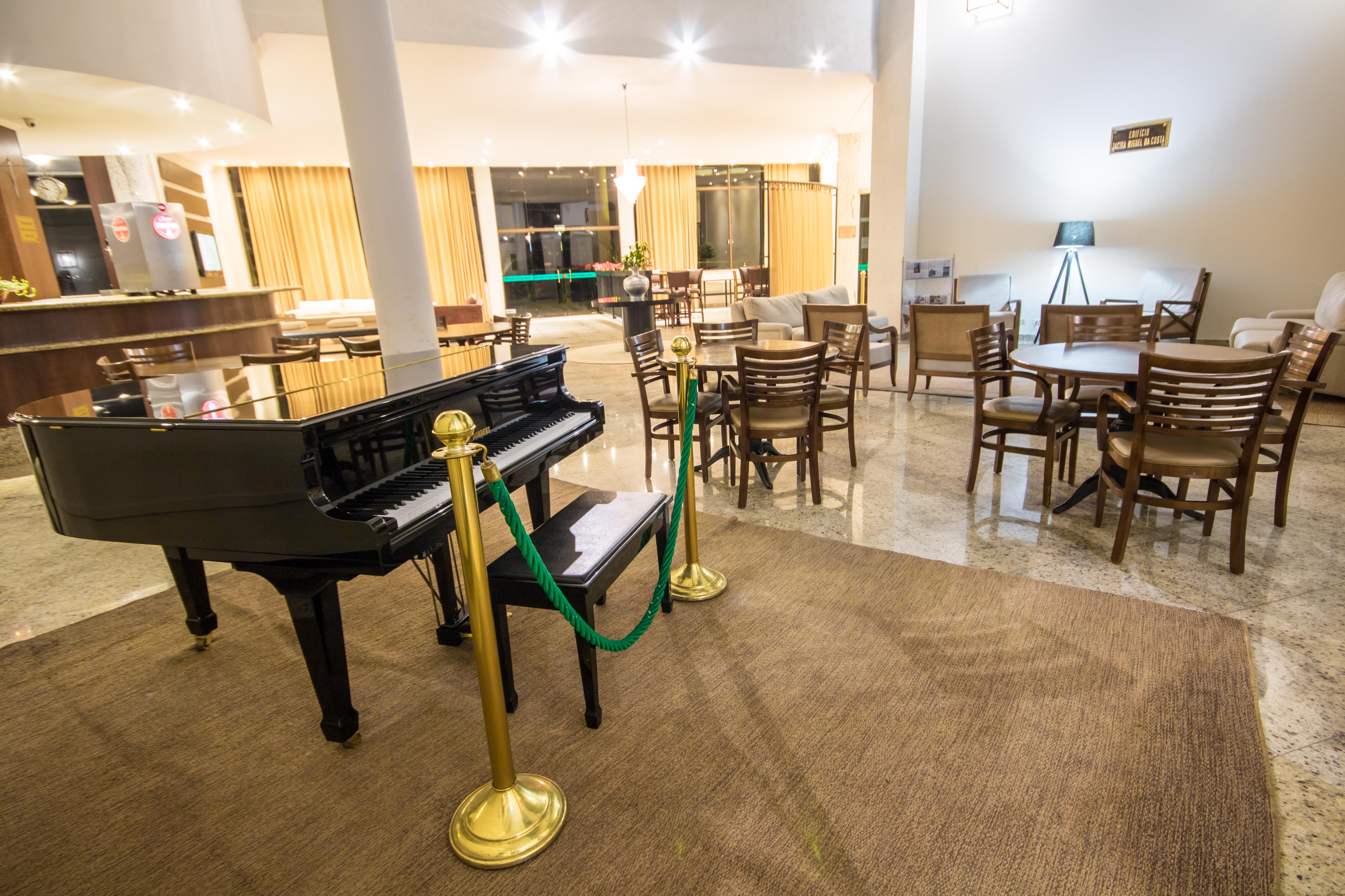 Hotel Golden Park All Inclusive Pocos De Caldas By Nacional Inn Eksteriør billede The lounge at the airport