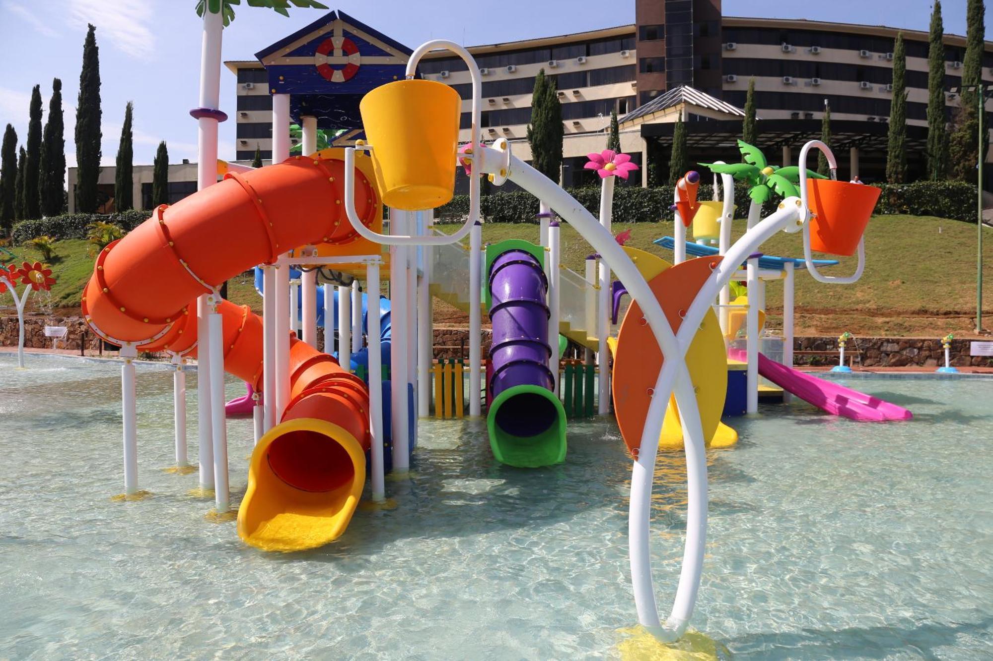 Hotel Golden Park All Inclusive Pocos De Caldas By Nacional Inn Eksteriør billede A water playground at a hotel