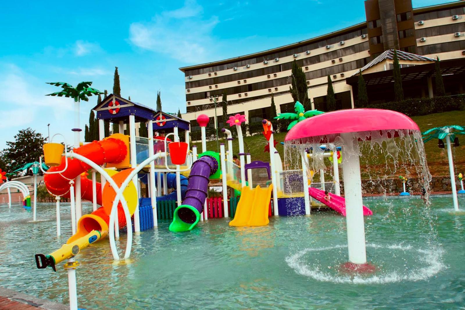 Hotel Golden Park All Inclusive Pocos De Caldas By Nacional Inn Eksteriør billede Water park at the hotel