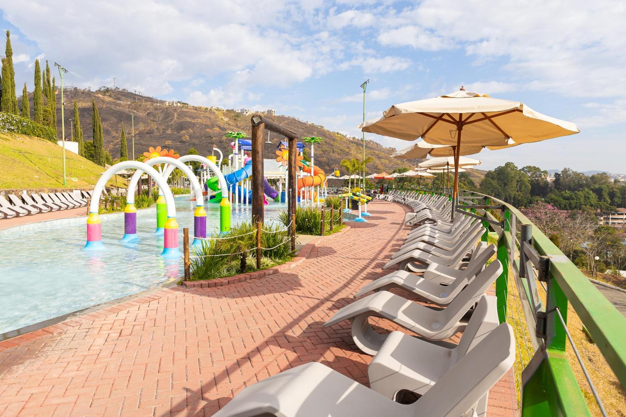 Hotel Golden Park All Inclusive Pocos De Caldas By Nacional Inn Eksteriør billede The resort's water park