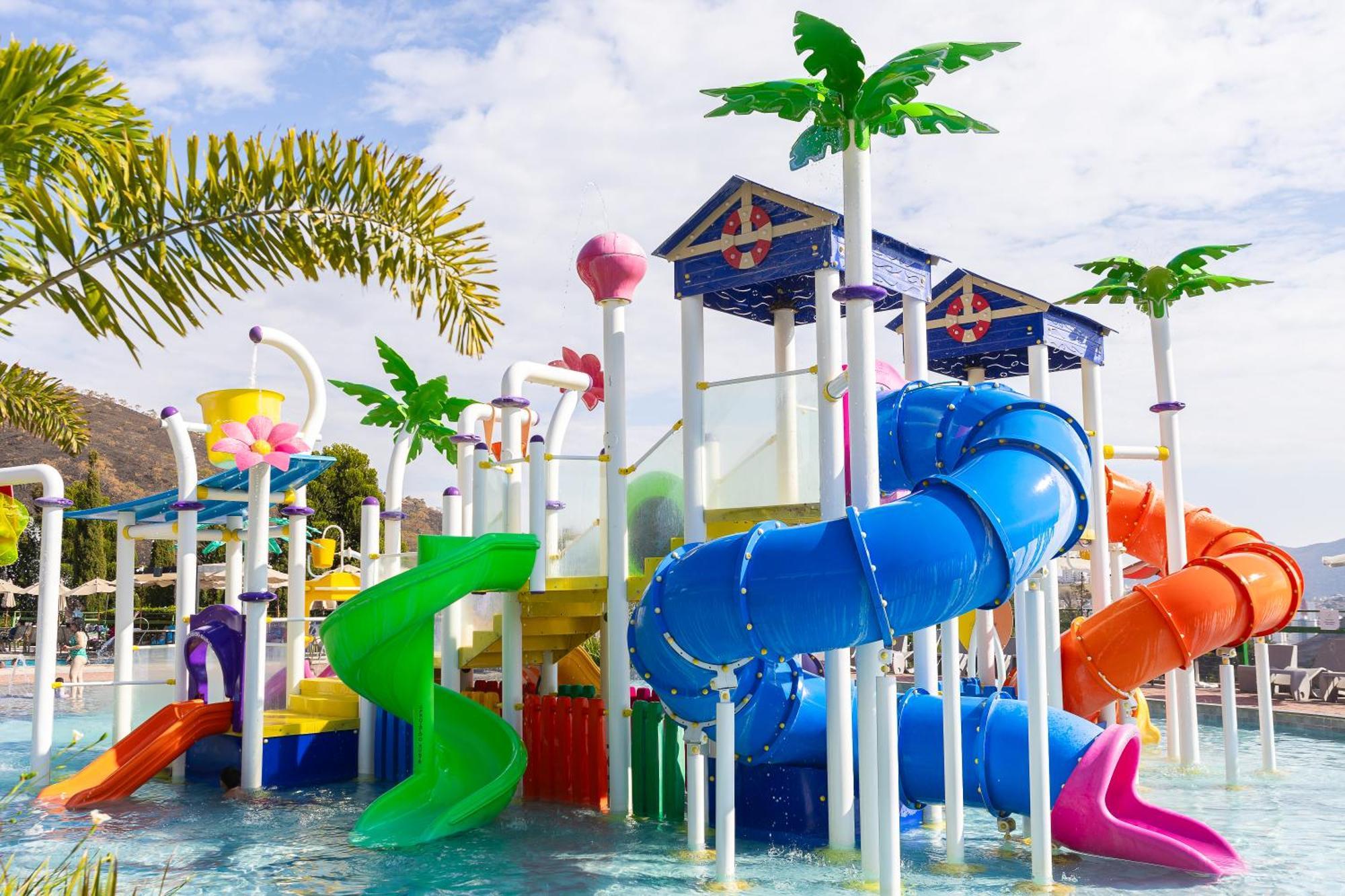 Hotel Golden Park All Inclusive Pocos De Caldas By Nacional Inn Eksteriør billede Splash Island