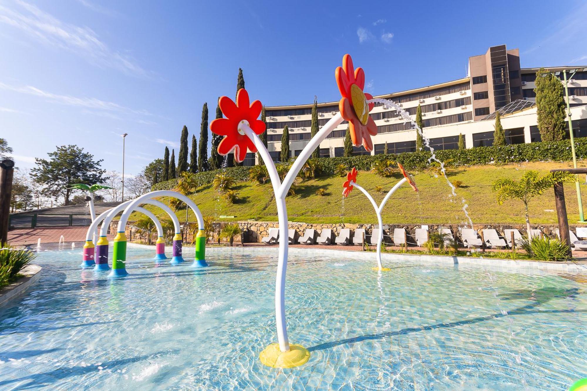 Hotel Golden Park All Inclusive Pocos De Caldas By Nacional Inn Eksteriør billede The children's pool at the hotel