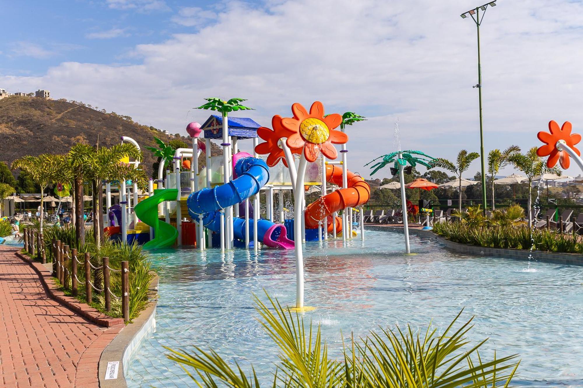 Hotel Golden Park All Inclusive Pocos De Caldas By Nacional Inn Eksteriør billede Splash Island