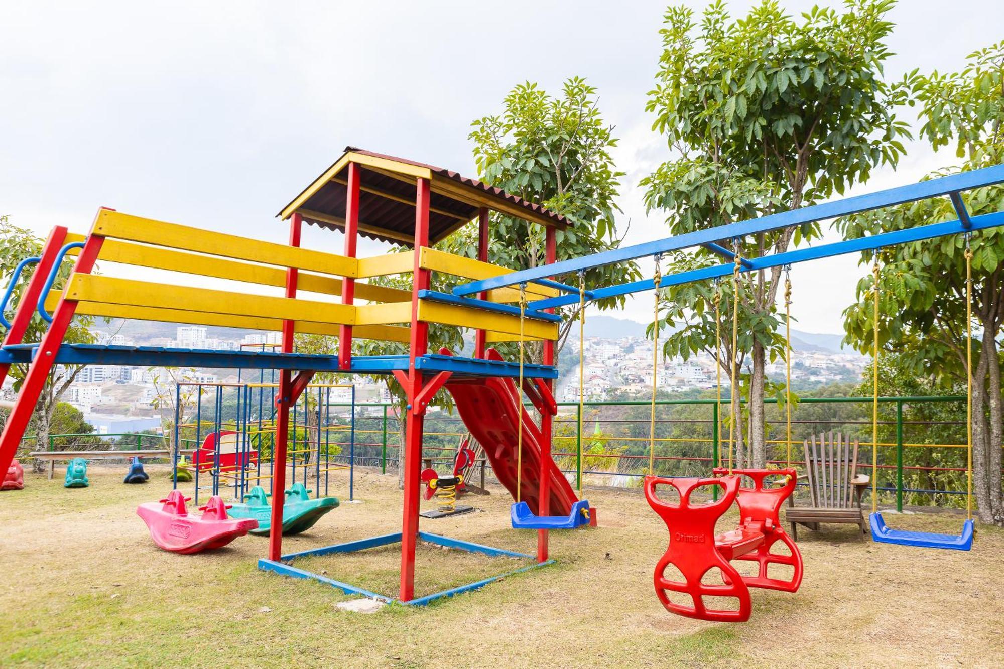 Hotel Golden Park All Inclusive Pocos De Caldas By Nacional Inn Eksteriør billede Playground at the park