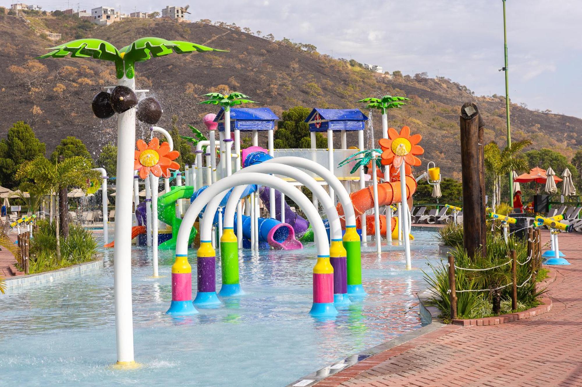 Hotel Golden Park All Inclusive Pocos De Caldas By Nacional Inn Eksteriør billede Splash Island